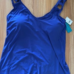 Women’s extra large swimsuit top
The color is purple.